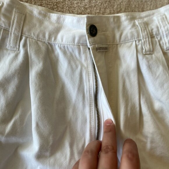 Vintage Eaton High Waisted White Pleated Shorts - Picture 3 of 5